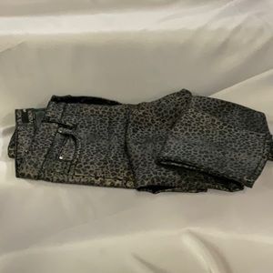 Ladies pants size w 30 FIT: SKINNY.68%cotton 30% polyester 2%spandex.